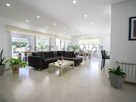 Casa en Venta en Club Miralagos, USD 330.000
