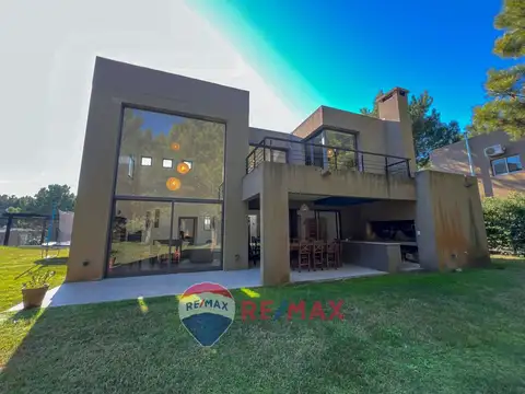 Casa en Alquiler en Barrio Residencial 1, USD 3.500