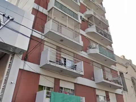 DEPARTAMENTO 2 AMBIENTES CON BALCON, 10º PISO, EXCELENTE UBICACION.