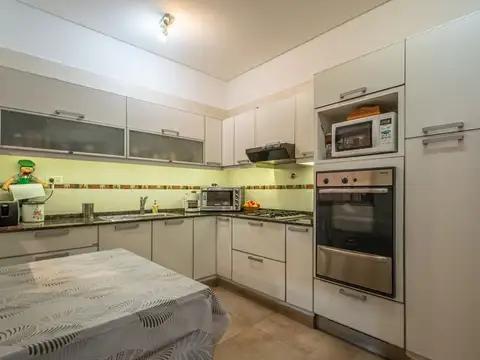 Depto Tipo Casa 4 ambientes con 2 baños