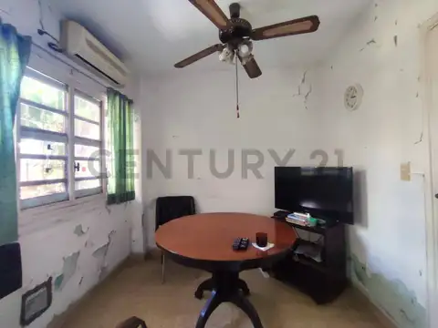 CASA EN VENTA A RECICLAR EN VELEZ SARFIELD CON JARDÍN