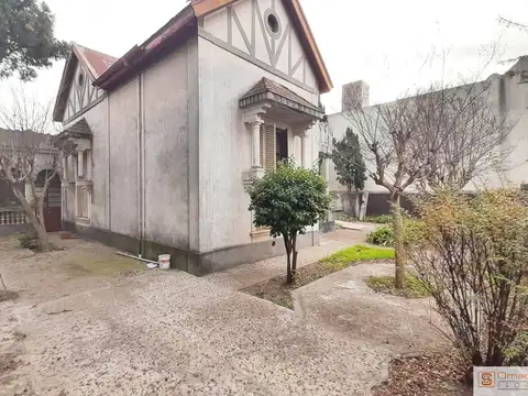 Casa en Venta con 4 cocheras