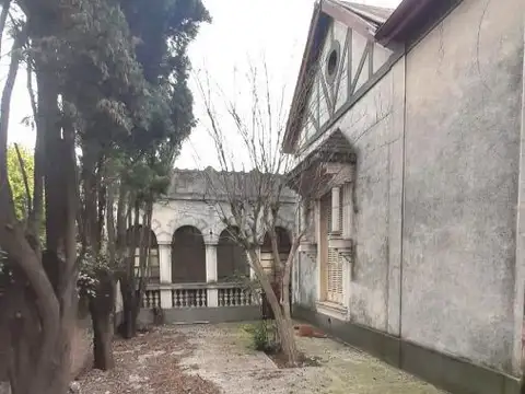 Casa 7 ambientes con 2 baños