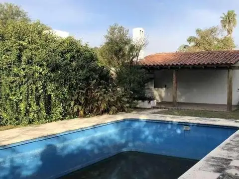 Casa en Venta con 3 cocheras