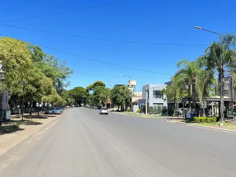 Local comercial con vivienda frente Parque Quirós