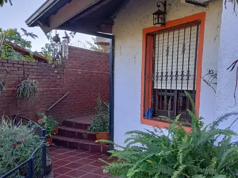 HERMOSA CASA EN BARRIO RESIDENCIAL