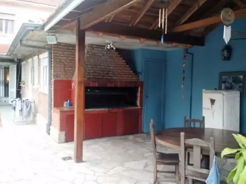 Casa de 6 ambientes en Quilmes Este, excelente ubicación.