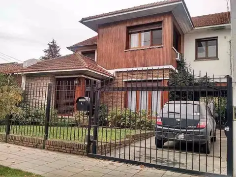 Casa de 6 ambientes en Quilmes Este, excelente ubicación.