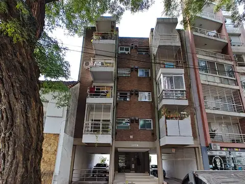 Venta 2 Ambientes En Villa Urquiza Con Cochera Fija Semicubierta