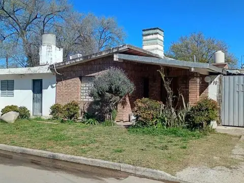 VENTA 2 CASAS 2 DORMITORIOS ARGUELLO FINANCIACION