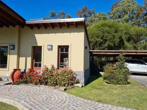 Casa en Venta con 3 cocheras