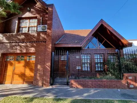 Importante chalet en Bernal Oeste