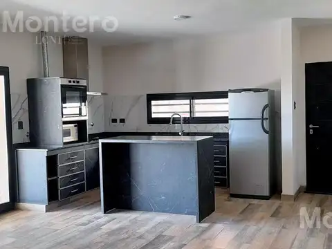 Casa en Venta con 3 cocheras