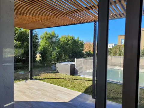 Casa en Alquiler de 4 dormitorios