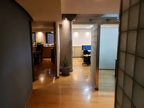 Oficina 7 ambientes con 3 baños