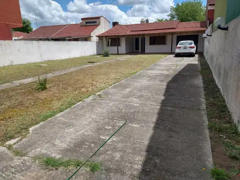 GRAN CASA EN LOTE PROPIO EN MAR DEL TUYU SOBRE CALLE 3