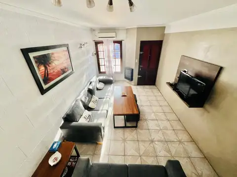 Depto Tipo Casa en Alquiler de 4 ambientes