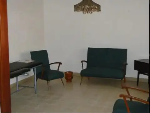 Casa 5 ambientes con 1 baño