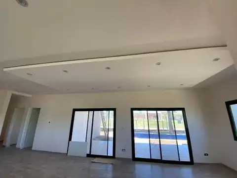 Casa en Venta en Pilar, USD 153.000