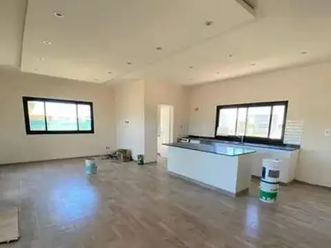 Casa 4 ambientes con 3 baños