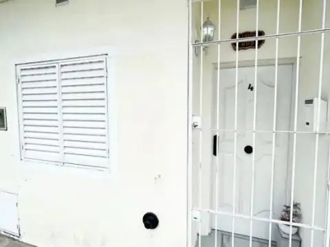 Depto Tipo Casa 2 ambientes con 1 baño