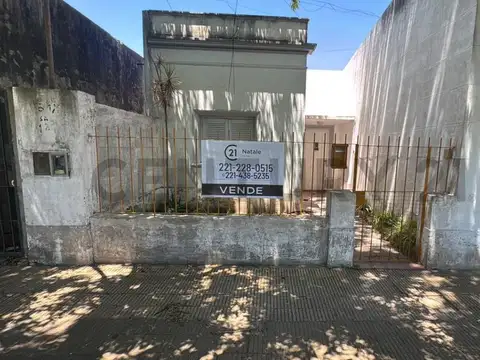 77 11 Y 12 - CASA EN VENTA SOBRE LOTE DE 400M2
