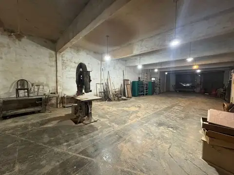 VENTA DE EXCELENTE GALPÓN EN CASEROS