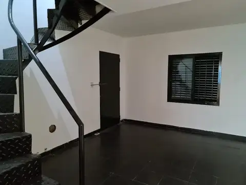 Ph 3 Ambientes · Con Patio Y Cochera · El Palomar