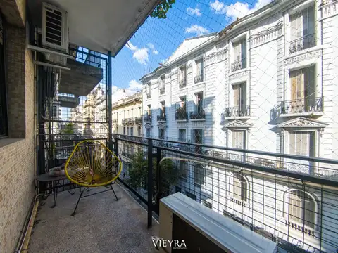Departamento 4 ambientes con balcón al frente (Peron 1900)