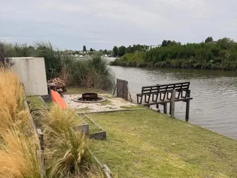 Casa 5 ambientes con 4 baños