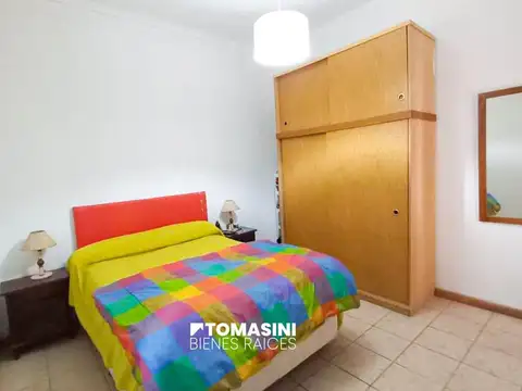 CHALET DE 4 AMBIENTES + LOCAL CON LOSA