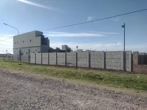 HERMOSA CASA 2 DORMITORIOS BARRIO PUNTA CHACRA ROLDAN.