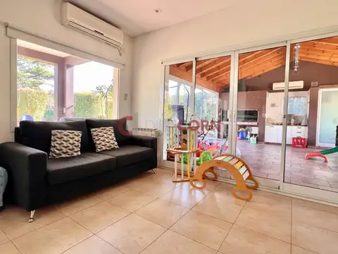 Venta Casa 4 Ambientes en Campos de Álvarez, Moreno