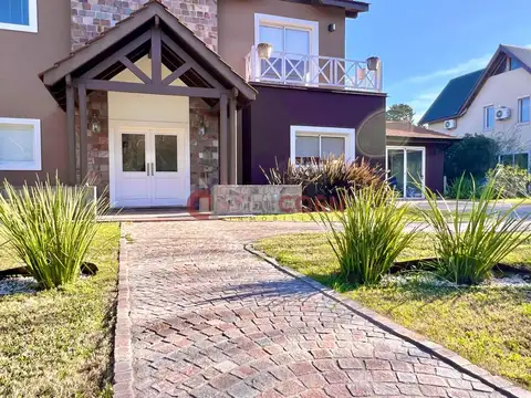 Casa en Venta en Campos De Alvarez, USD 368.000