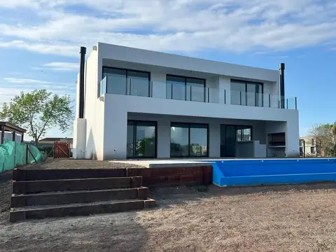 Casa en Venta en El Cantón - Barrio Golf, USD 450.000