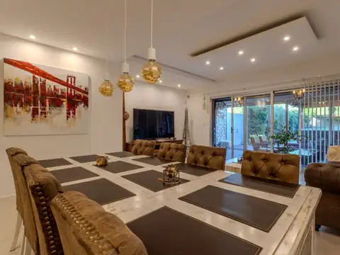 VENTA CASA 4 AMBIENTES JARDIN EN CAÑUELAS