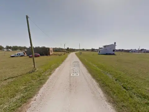 Terreno en Venta 27  mts Fondo