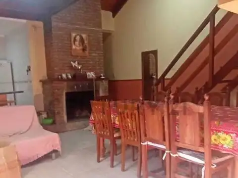 Casa 5 ambientes con 2 baños