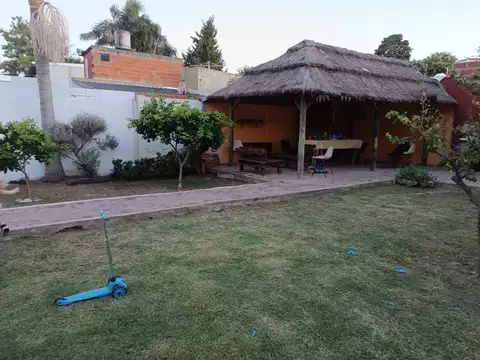 VENTA CASA 3 AMB BERAZATEGUI CON JARDIN Y COCHERA