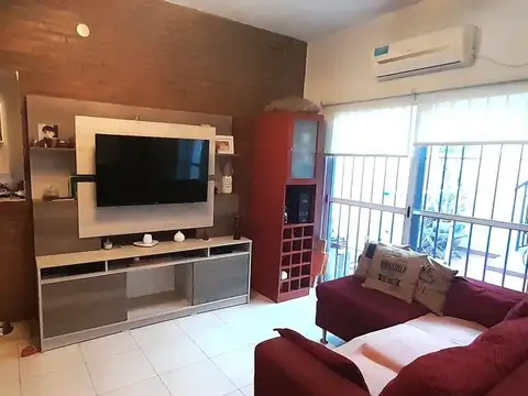 Depto Tipo Casa 4 ambientes con 2 baños