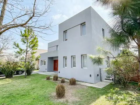 Espectacular casa sobre lote a la laguna en San Matías área 5