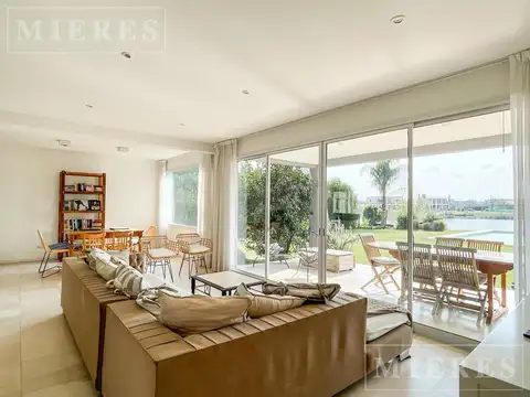 Casa 5 ambientes con 3 baños