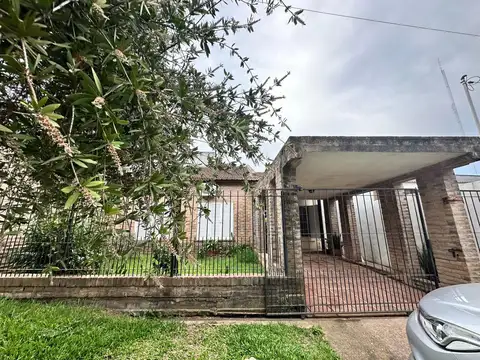 Casa 3 dormitorios con amplio patio