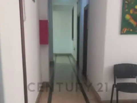 Av Colon 10 , Piso 0