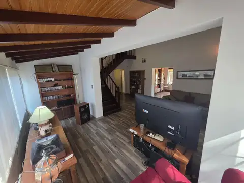 Casa en Venta con 3 cocheras