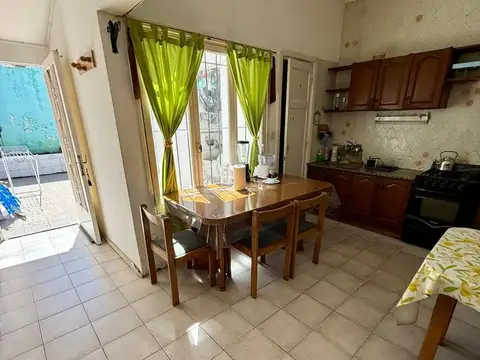 Casa 4 ambientes con 2 baños