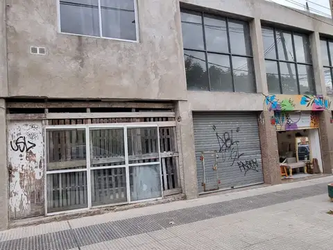 EN VENTA EN EL PALOMAR LOCAL A ESTRENAR AL LADO DEL HALL DE ENTRADA MIRANDO DE FRENTE - 9074