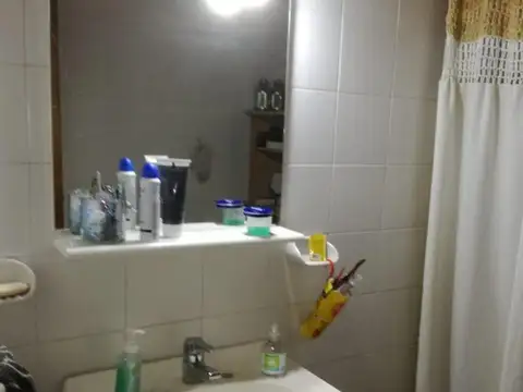 Casa 6 ambientes con 1 baño