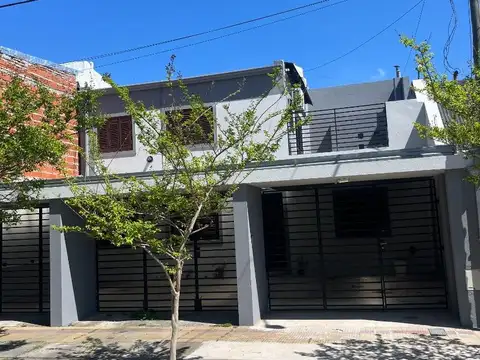 Duplex de 2 dormitorios , con cochera x 1 auto y quincho amp