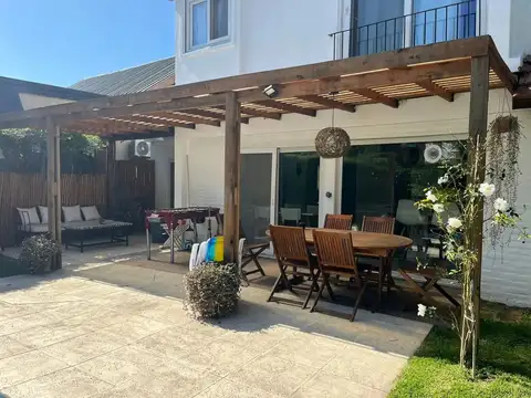 Casa 6 ambientes con 3 baños